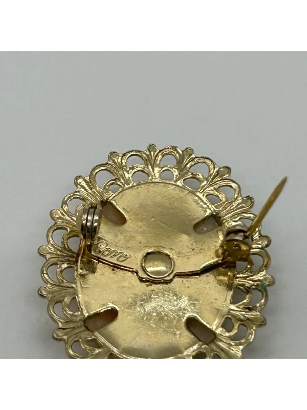Coro Shell Cameo Brooch Gold-Tone Oval 1.5 Inches 1950s Vintage Jewelry